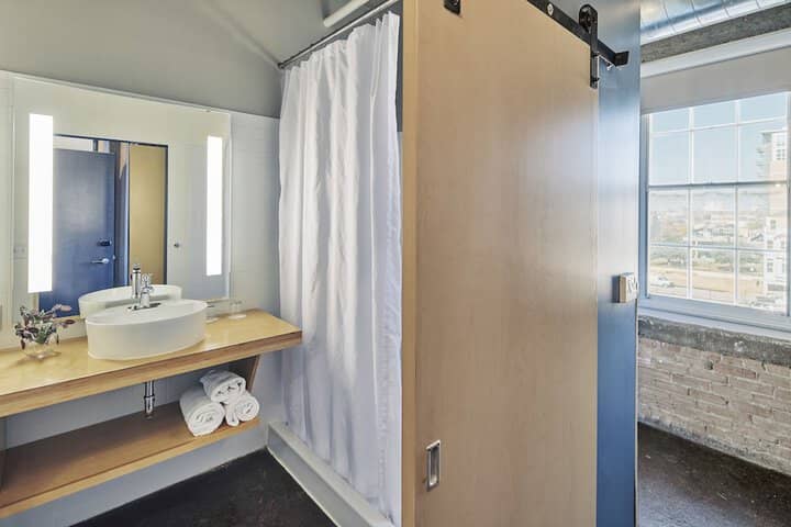 Room 25 of 61