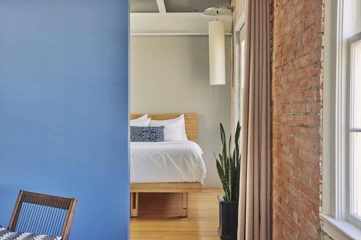 Room 2 of 61